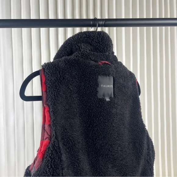 Talbots Women’s Red and Black Buffalo Plaid Primaloft Sherpa Vest - Picture 15 of 16